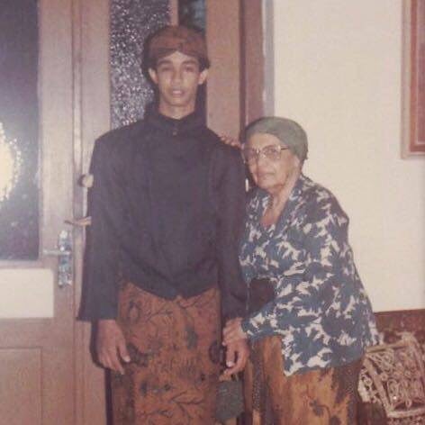Anies dan nenek